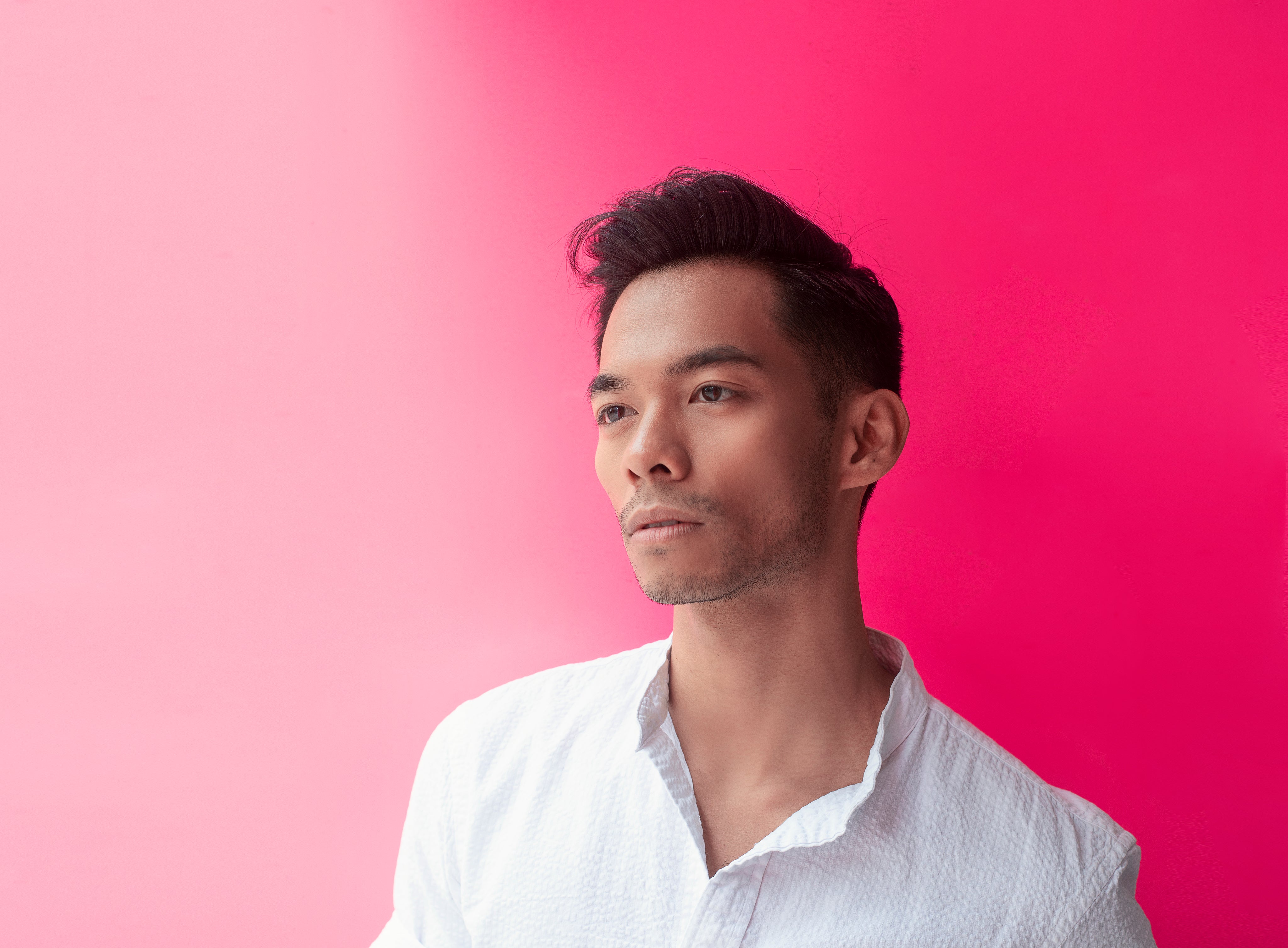 files/white-shirt-pink-wall.jpg